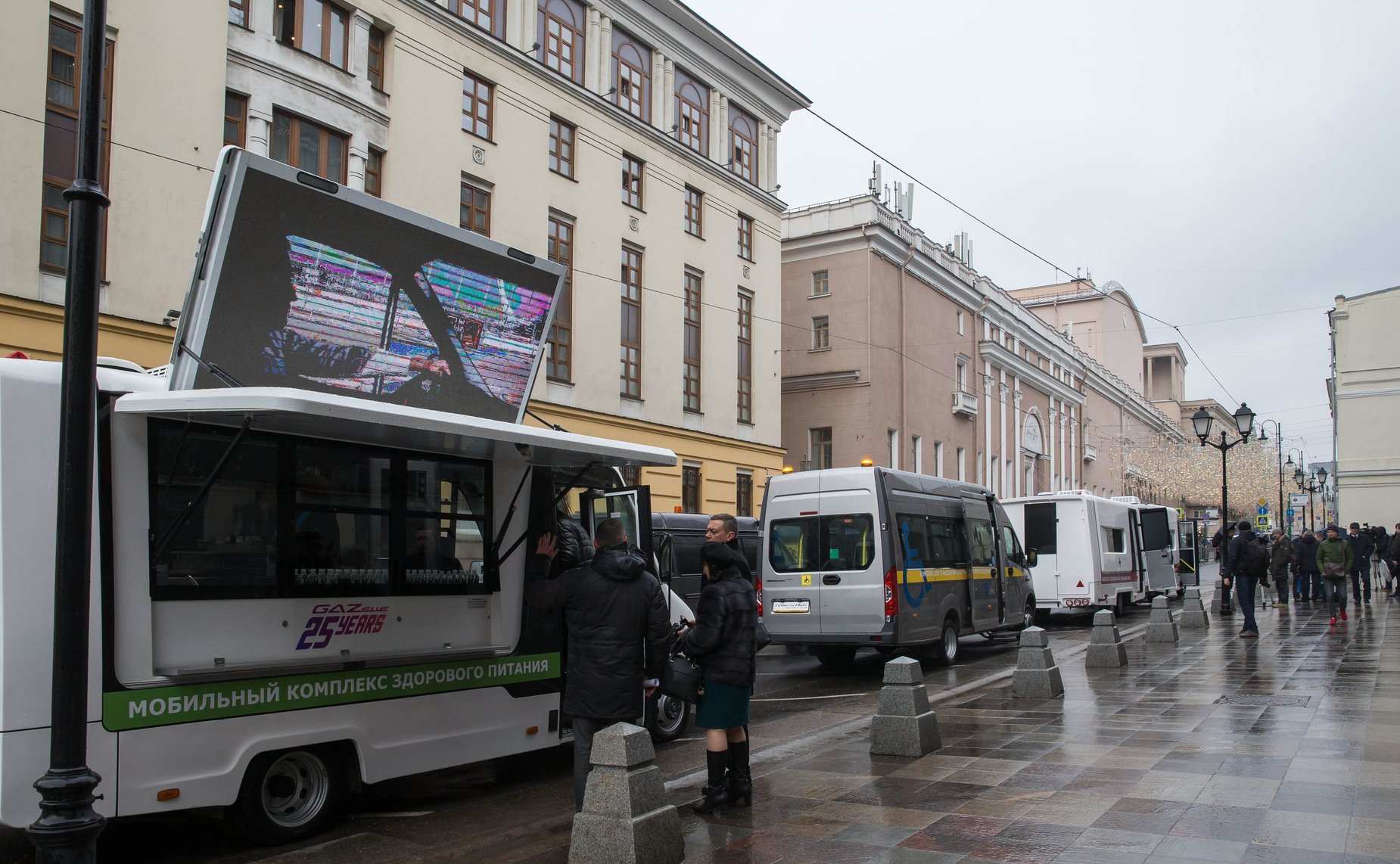 Презентация мобильных медицинских и торгово-бытовых комплексов для использования в сельской местности
