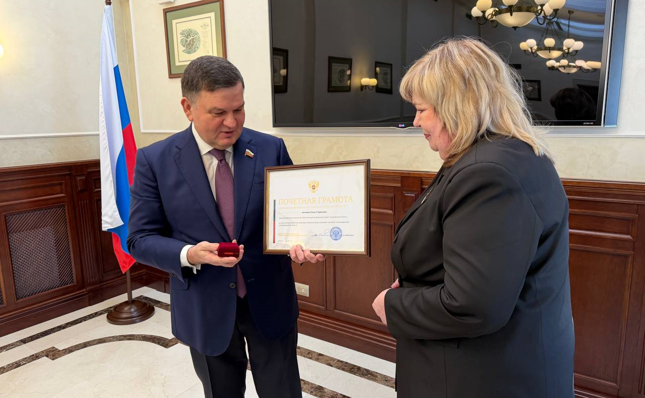 Сергей Перминов вручил сенатские награды землякам-Ленинградцам