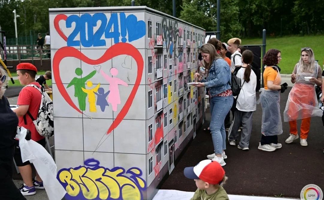 В Южно-Сахалинске впервые прошёл Всероссийский фестиваль «Уличная классика», на котором выступили любители стрит-культуры и экстремальных видов спорта