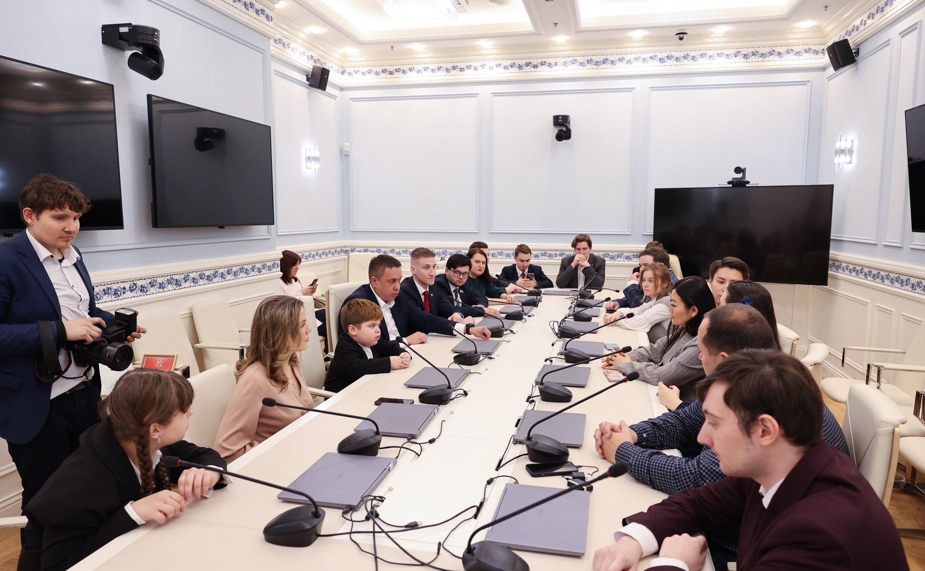 Встреча сенаторов Российской Федерации с кураторами всероссийского конкурса детского и юношеского творчества «Земля Талантов»