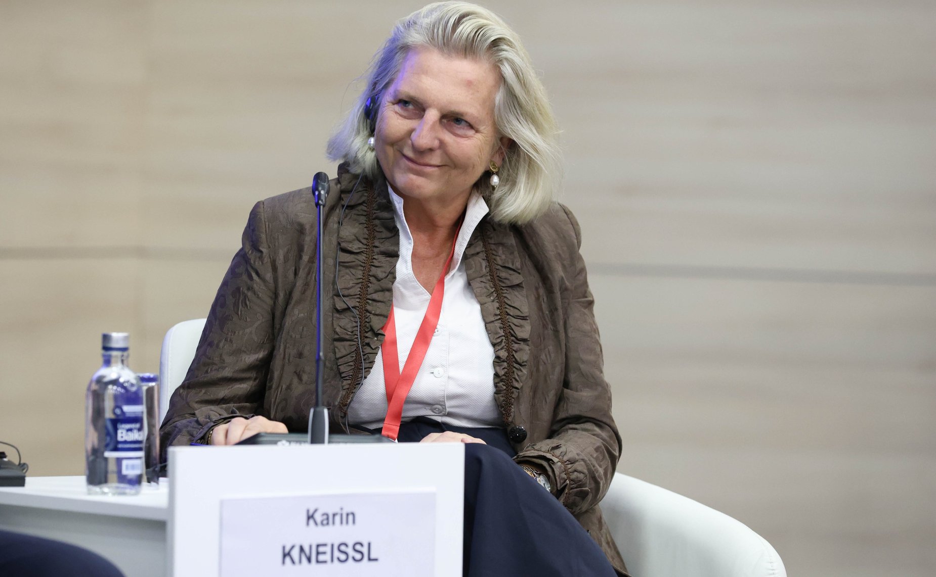 Сессия «Санкции как возможность для развития». Сенаторы принимают участие в VIII Восточном экономическом форуме