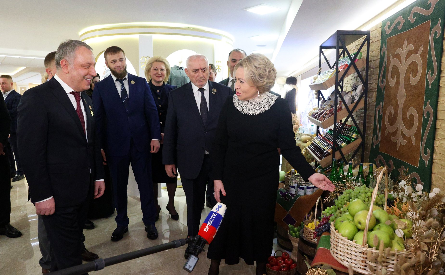Председатель Совета Федерации и глава Парламента Чеченской Республики осмотрели выставку «Грозный – культурная столица России 2025 года»