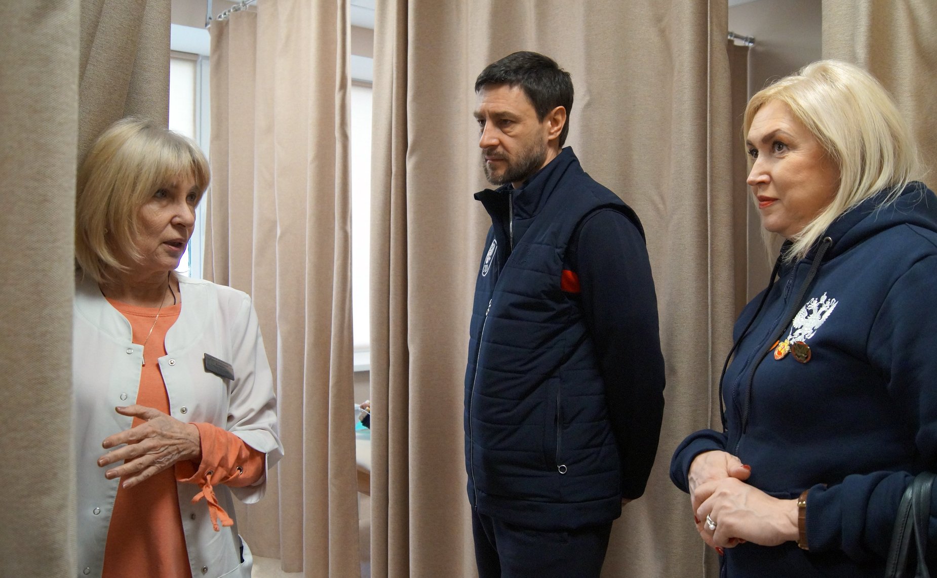 Сенаторы посетили госпиталь для ветеранов войн