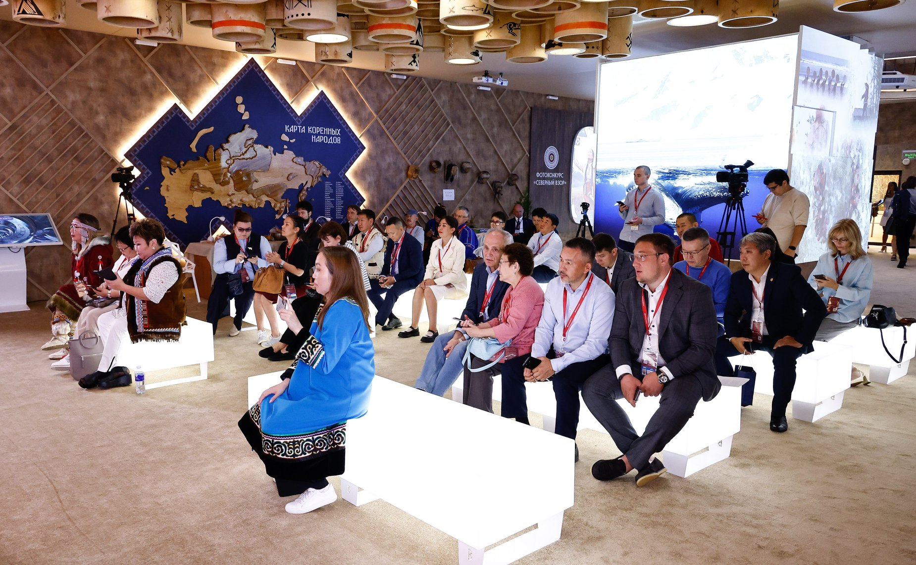 Сессия «Диалог культур коренных народов России и Китая». Сенаторы принимают участие в VIII Восточном экономическом форуме