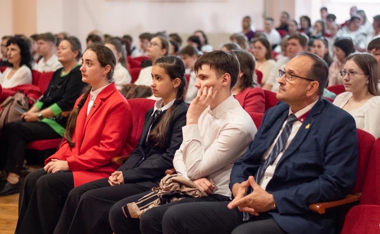 Екатерина Алтабаева приняла участие в церемонии подведения итогов региональной олимпиады по «Севастополеведению» и городского конкурса творческих работ «История школы в истории города»