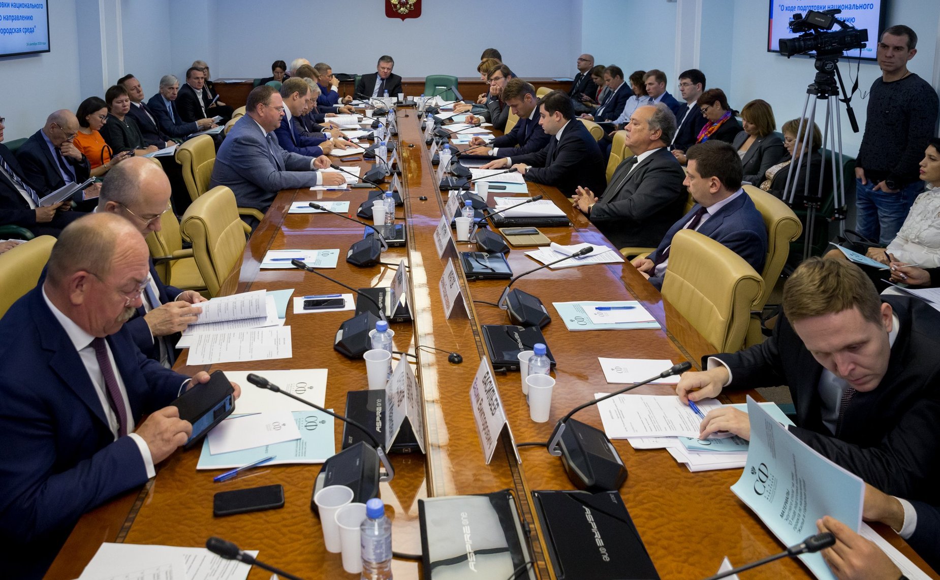 «Круглый стол» на тему «О ходе подготовки национального проекта по направлению «Жилье и городская среда»
