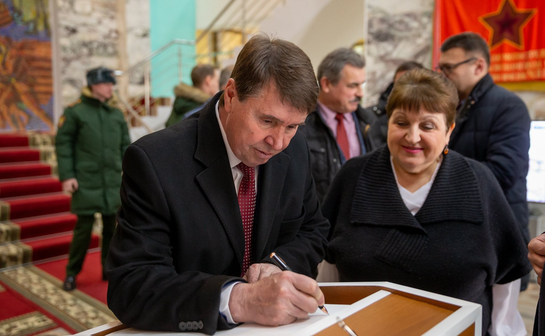 Встреча воинов гвардейского самоходного артиллерийского Симферопольского Краснознамённого орденов Суворова, Кутузова и Александра Невского полка с делегацией крымских шефов