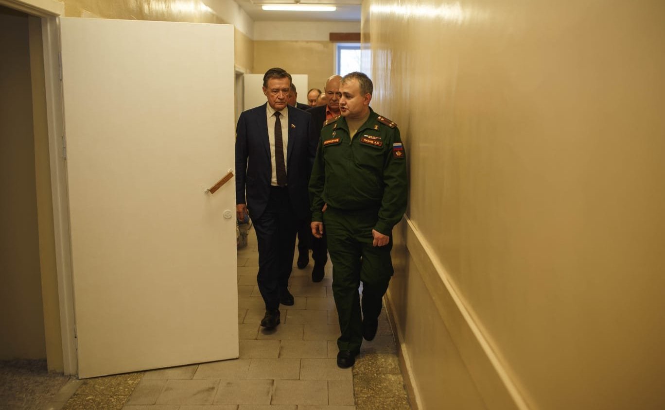 Сергей Рябухин вместе с депутатом Законодательного Собрания Ульяновской области Василием Гвоздевым посетил военный госпиталь г. Ульяновске