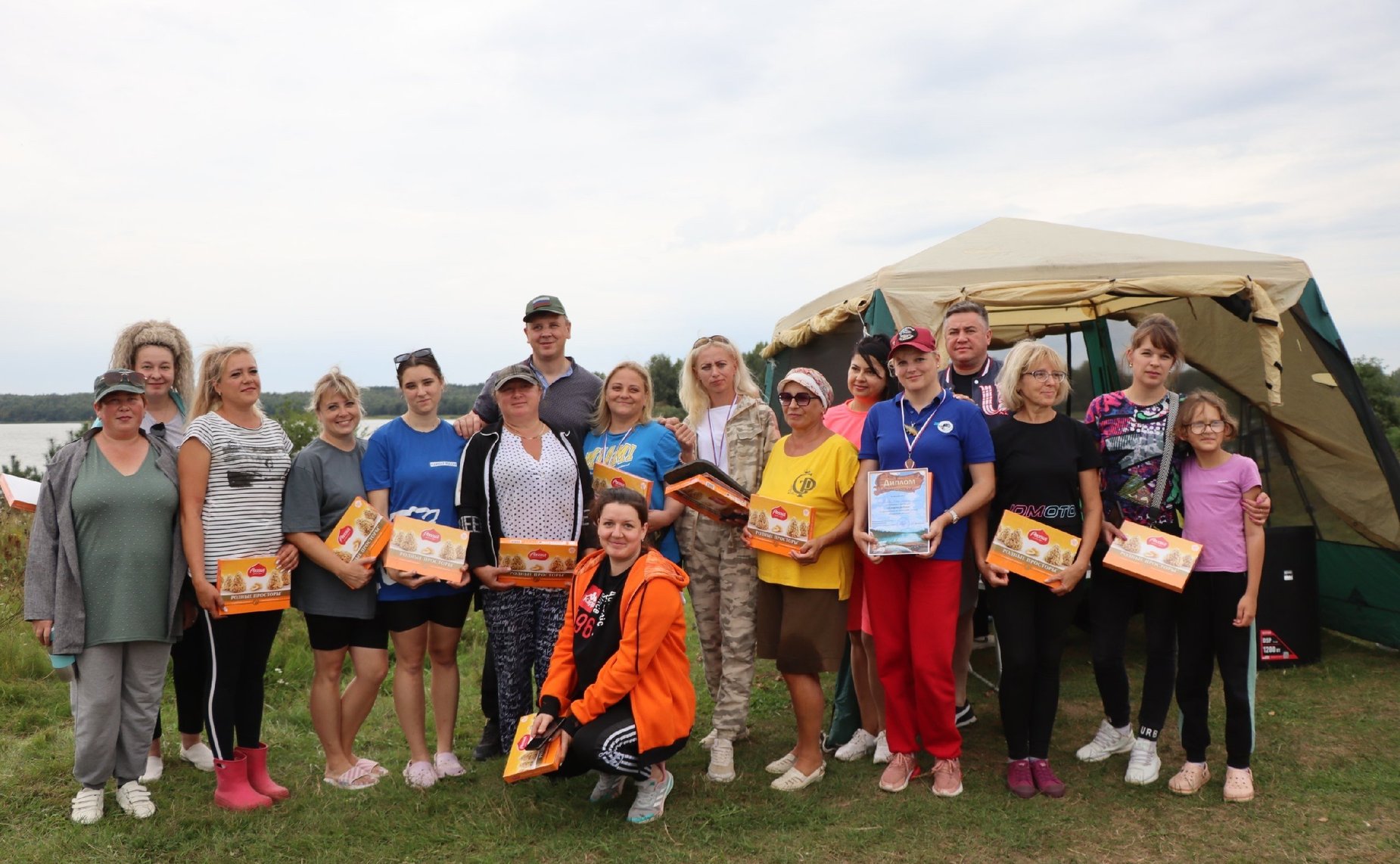 Артем Малащенков организовал летние соревнования по рыбной ловле в Смоленской области