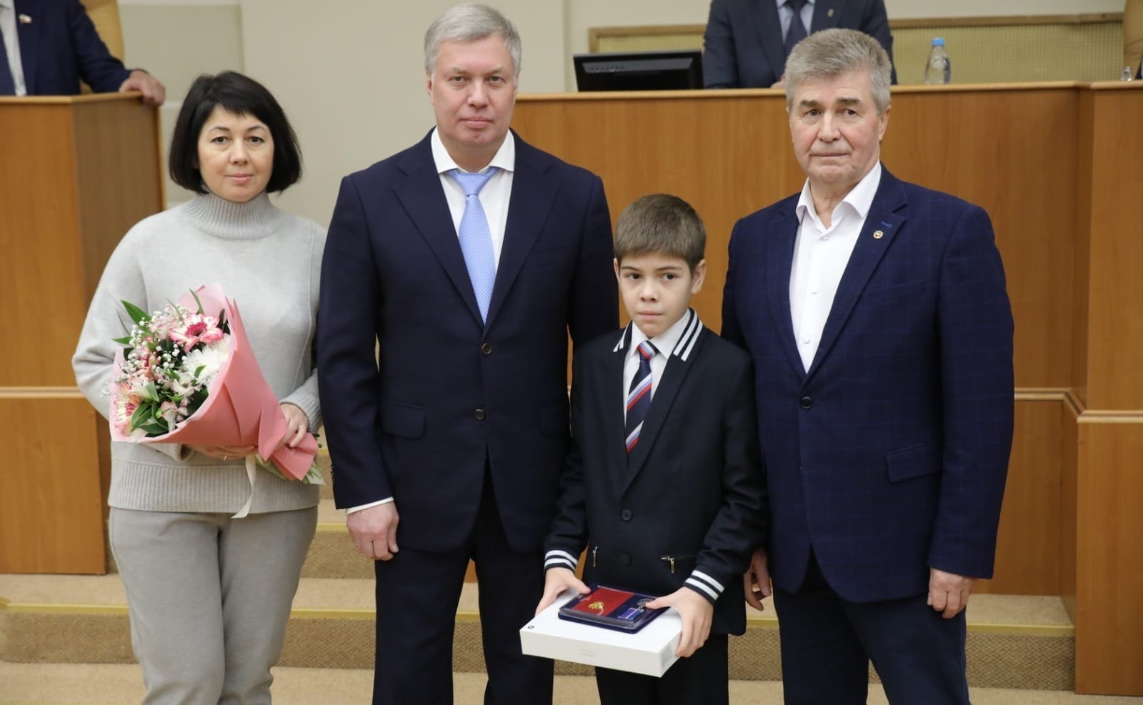 Сергей Рябухин и Айрат Гибатдинов приняли участие в мероприятии по награждению ульяновского школьника медалью Совета Федерации «За проявленное мужество»