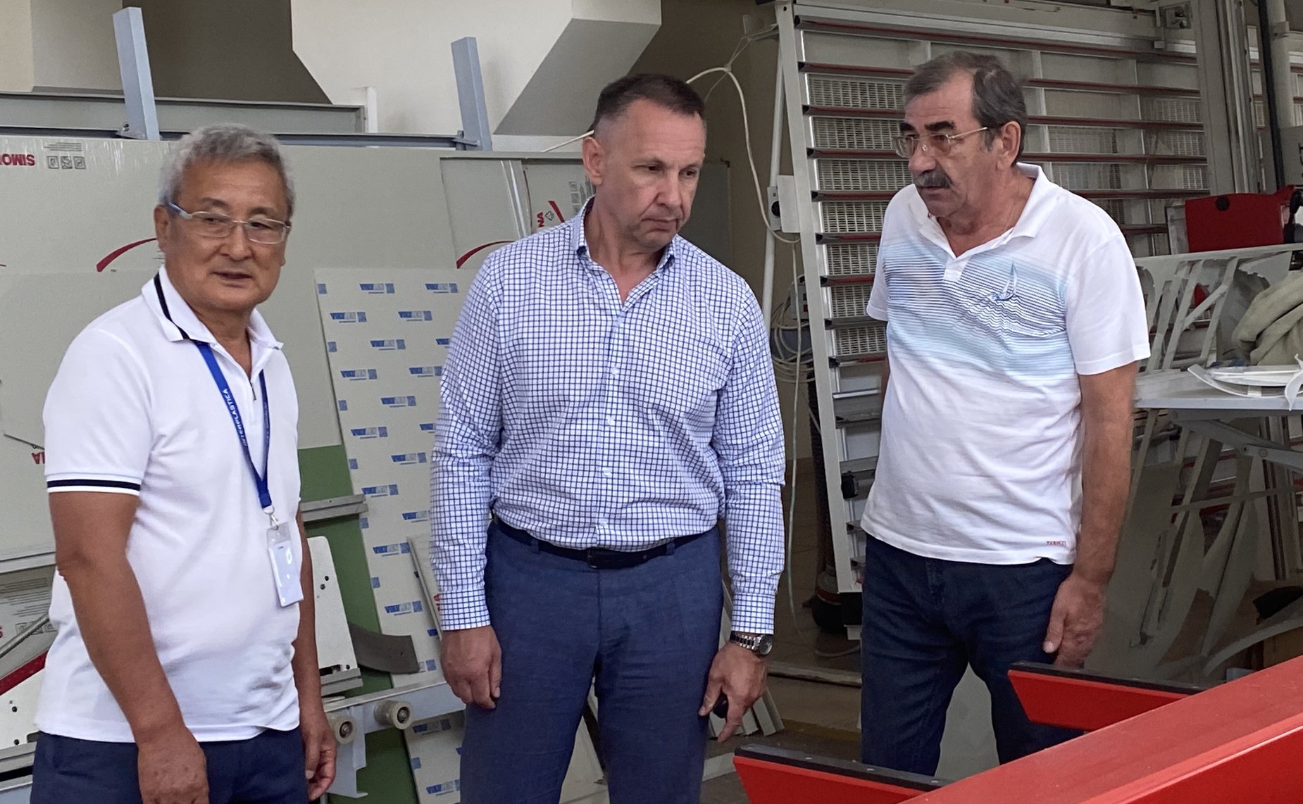 Сенатор Олег Алексеев осмотрел саратовское предприятие «НИТИ-Тесар»