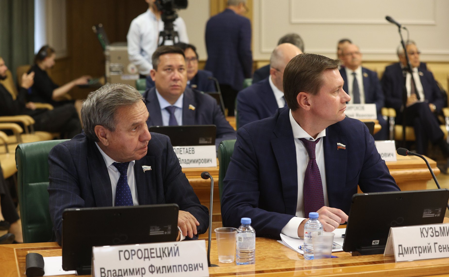 Встреча сенаторов Российской Федерации с Министром строительства и жилищно-коммунального хозяйства РФ Иреком Файзуллиным в формате открытого диалога