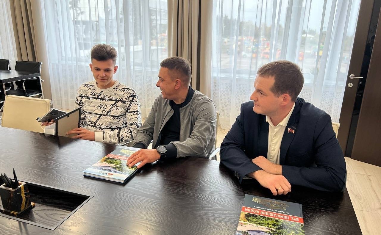 Айрат Гибатдинов встретился в Ульяновске с победителем Всероссийской акции «Расул Гамзатов глазами детей»