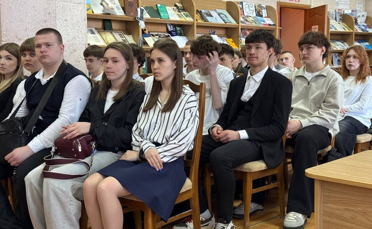 Ольга Бас провела в ЛНР урок мужества, посвященный Дню памяти о геноциде советского народа в годы Великой Отечественной войны