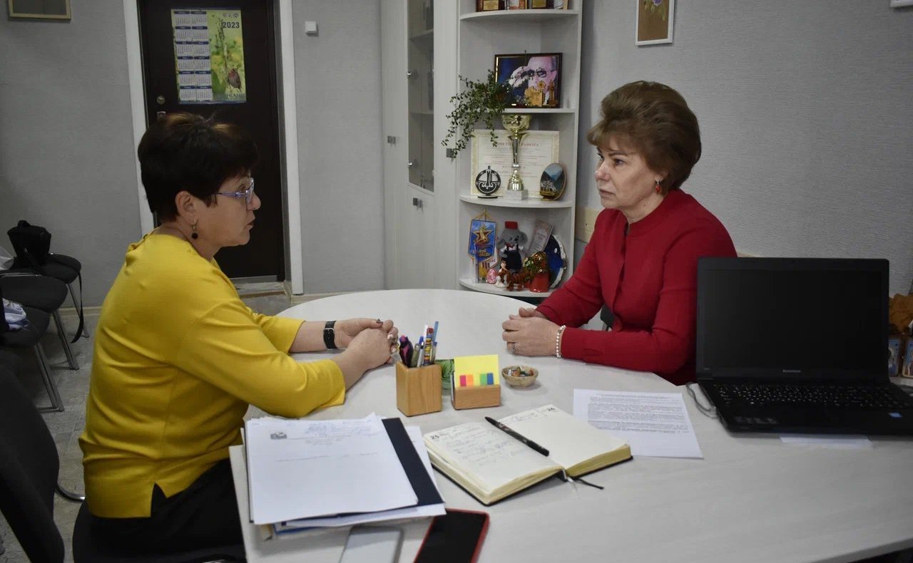 Татьяна Гигель в ходе рабочей командировки по региону побывала в только что сданной под ключ Усть-Коксинской средней школе имени Героя Советского Союза В.И. Харитошкина