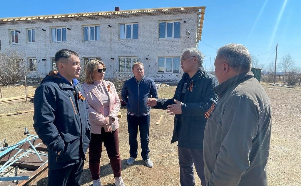 Баир Жамсуев в ходе поездки в регионе проинспектировал объекты строительства и капитального ремонта, работа на которых ведется в рамках национальных проектов и государственных программ