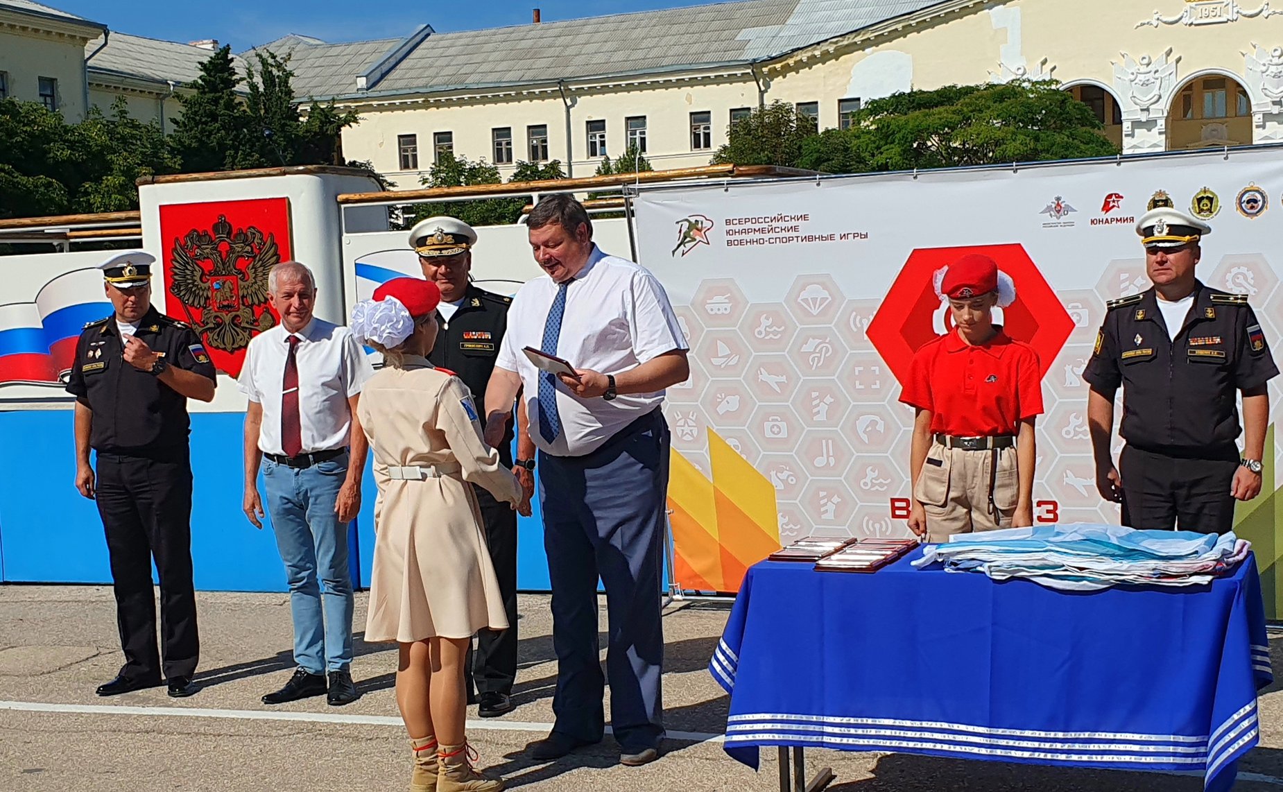 Сергей Колбин вручил лучшим юнармейцам знаки «Юнармейская доблесть»