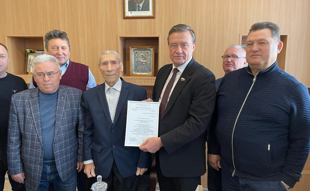 Сергей Рябухин в ходе своей рабочей поездки в регион принял участие в мероприятиях, посвященных Дню неизвестного солдата