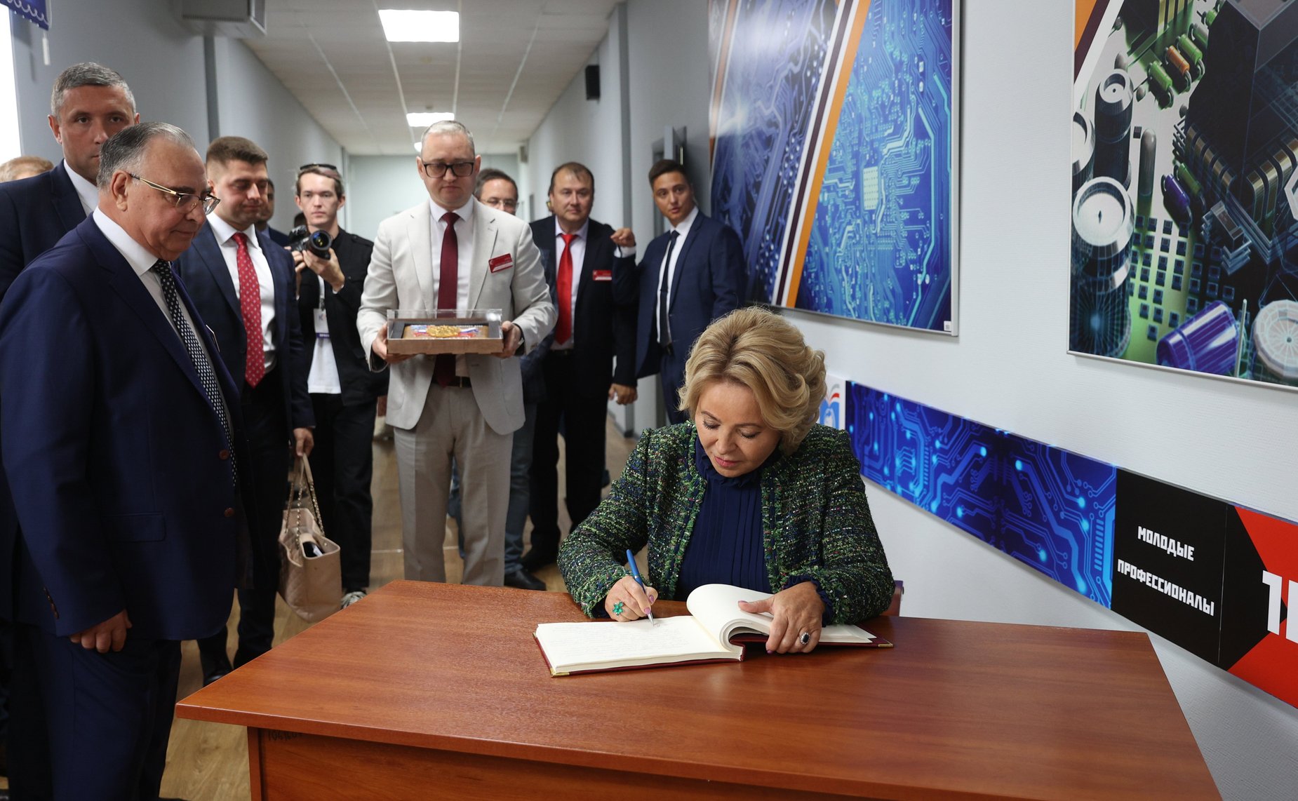 Валентина Матвиенко в День знаний посетила московский Колледж связи № 54 имени П.М. Вострухина