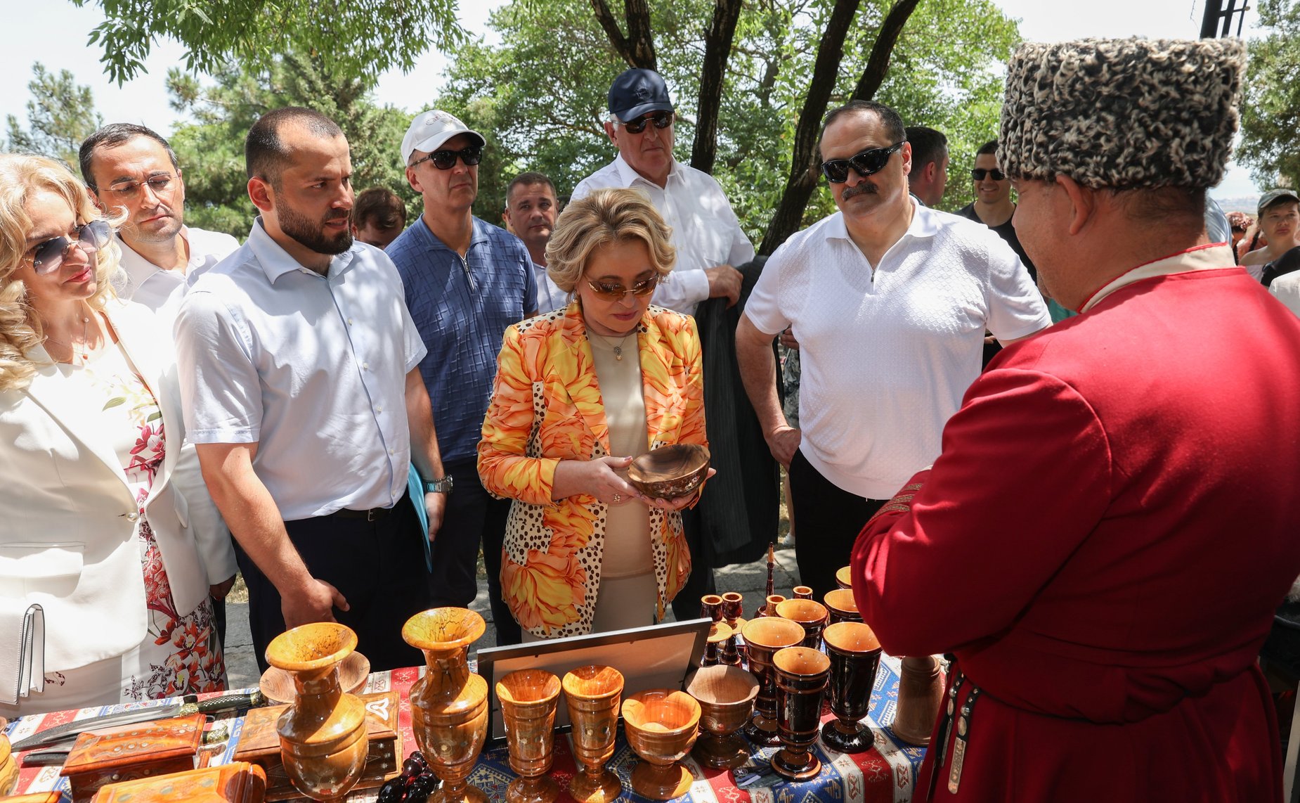 Валентина Матвиенко осмотрела выставку народно-художественных промыслов в Дербенте