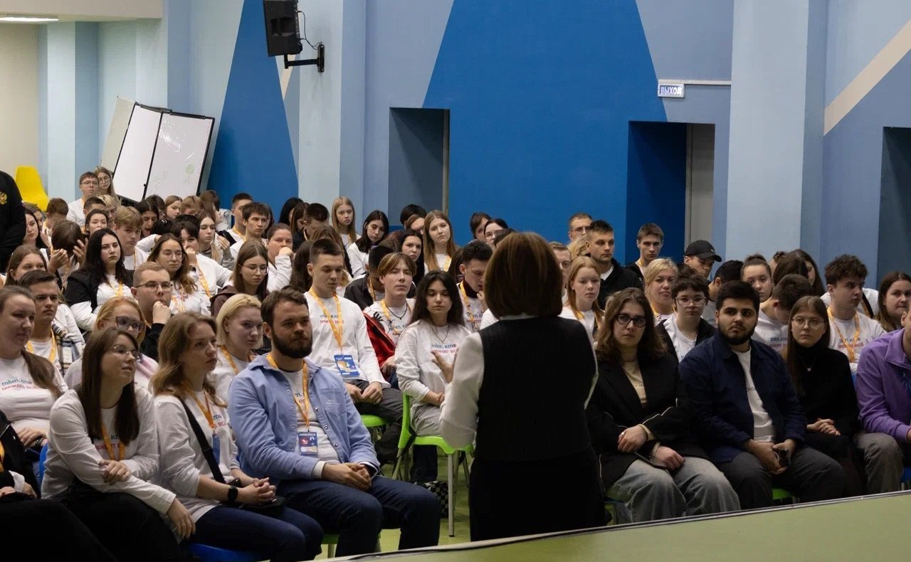 Марина Сидухина провела панельную дискуссию на молодежной смене «Амбассадоры активности. Действие»