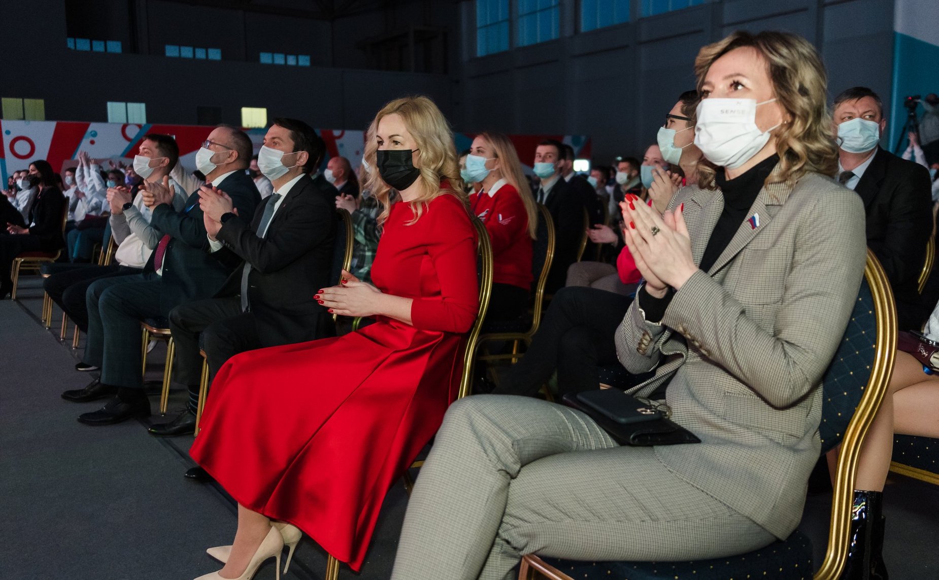 Татьяна Сахарова приняла участие в торжественном мероприятии в Мурманске, приуроченном к Дню добровольца