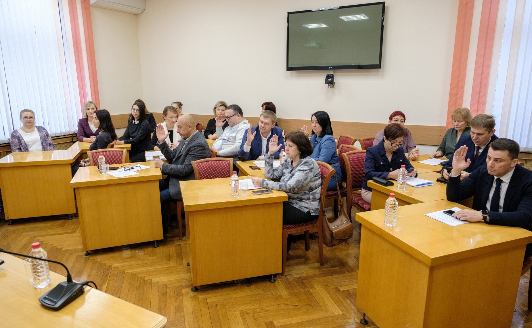 Вячеслав Тимченко принял участие в заседании Комитета по законодательству и местному самоуправлению Законодательного Собрания Кировской области