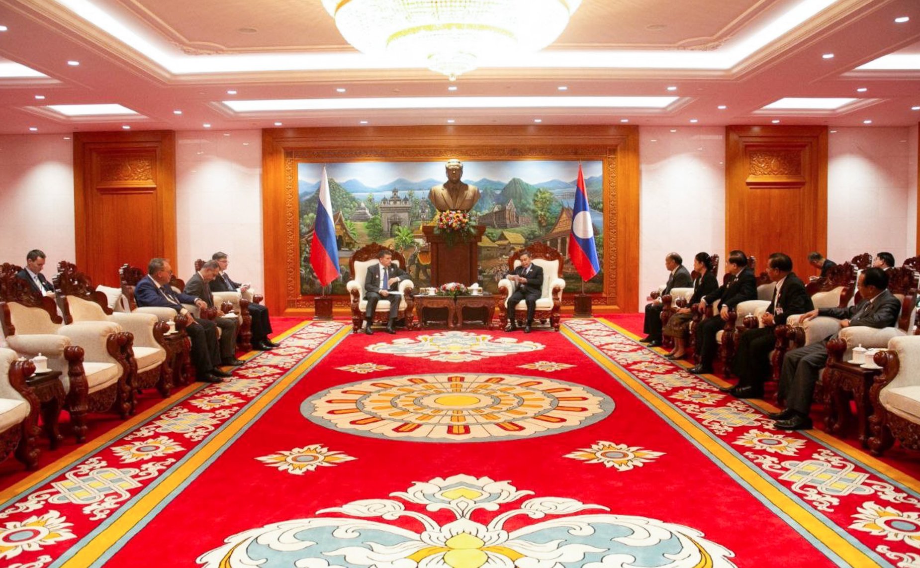 Встреча Николая Журавлева с Председателем Национального собрания ЛНДР Сайсомпхоном Фомвиханом