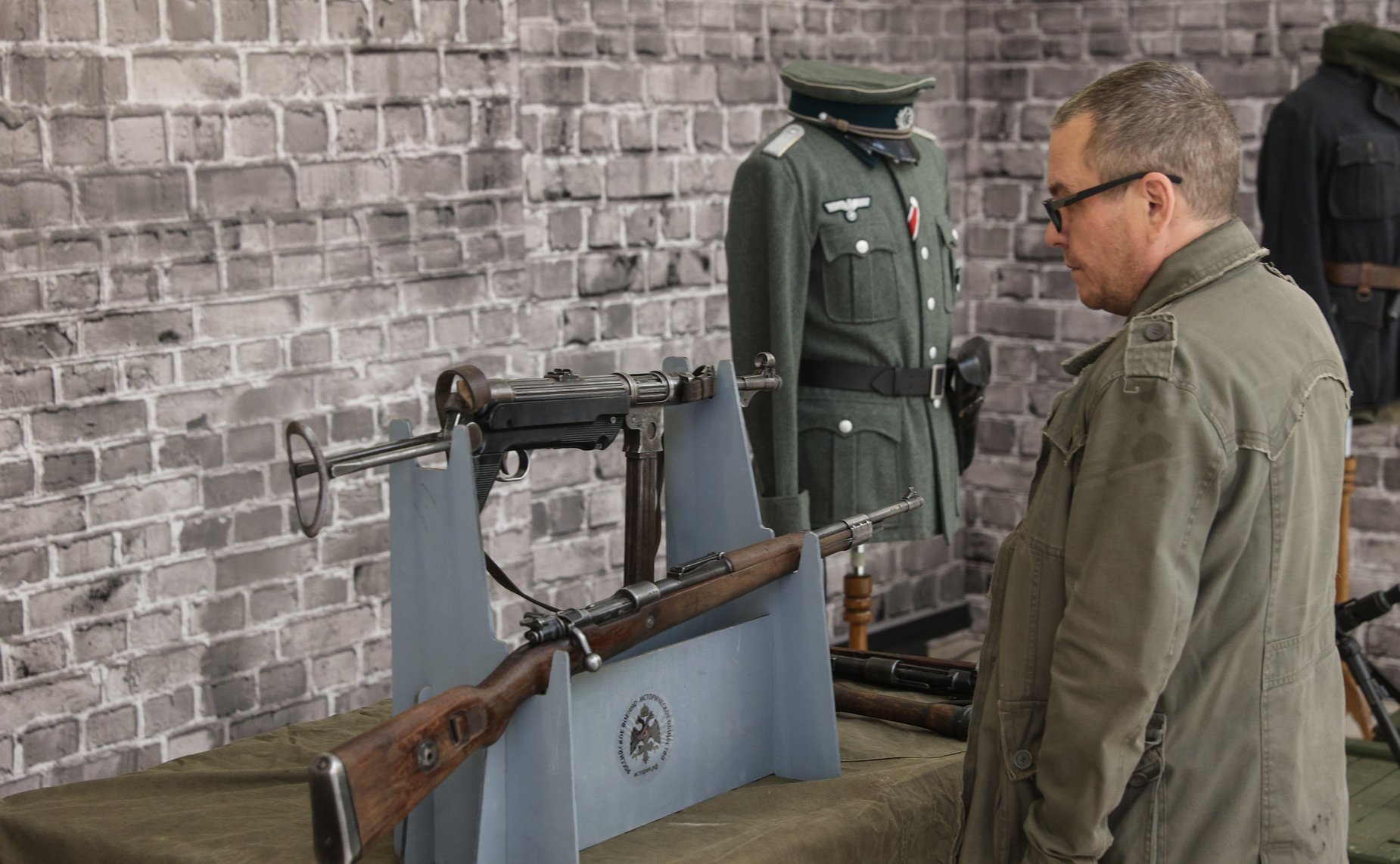 Юрий Воробьев и Дмитрий Василенко открыли в Совете Федерации выставку «Невыученные уроки истории. Связь времен. Пропаганда ненависти»