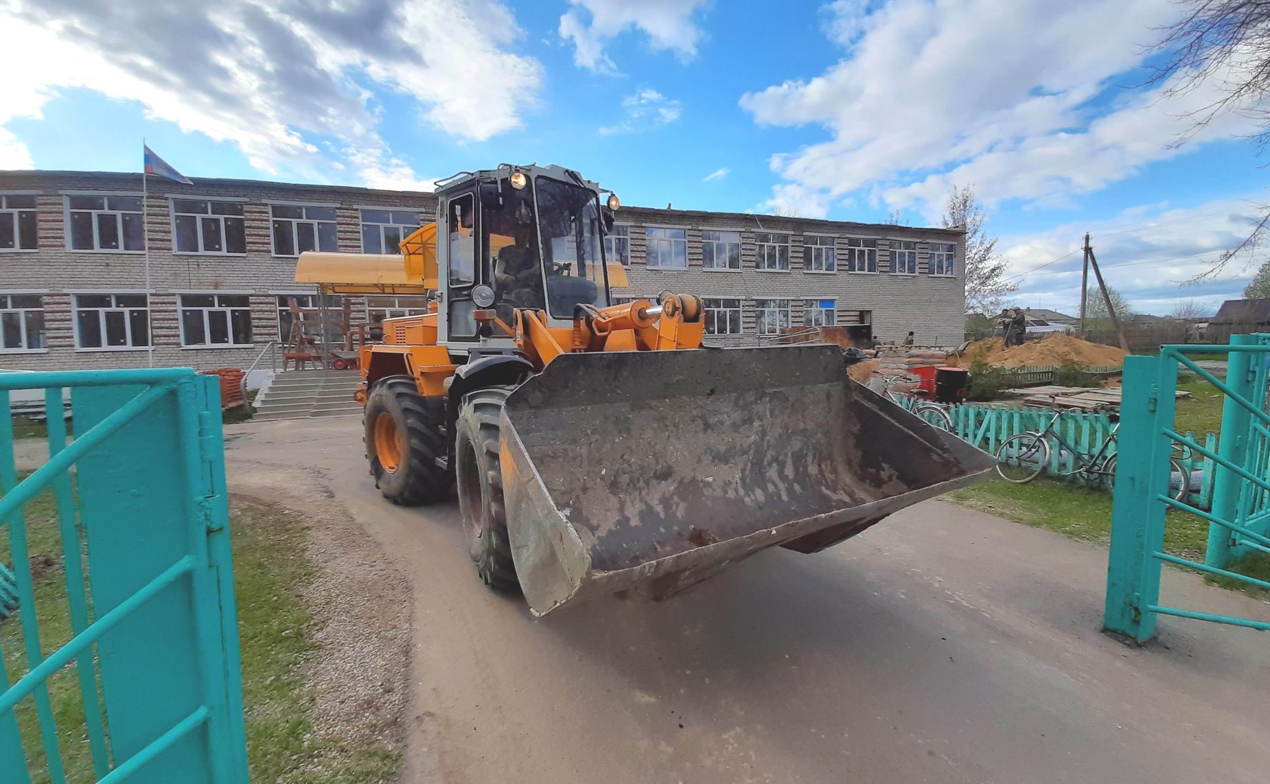 Сергей Мартынов проинспектировал ход ремонтных работ в Лажъяльской школе Сернурского района в рамках подготовки к началу учебного года