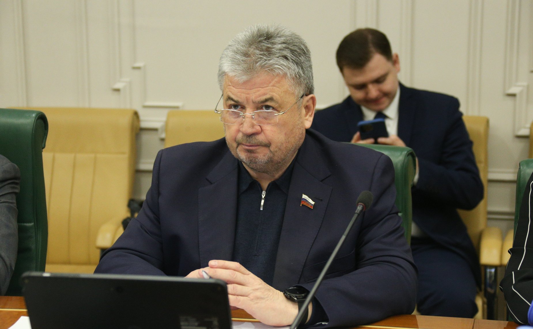 Геннадий Емельянов