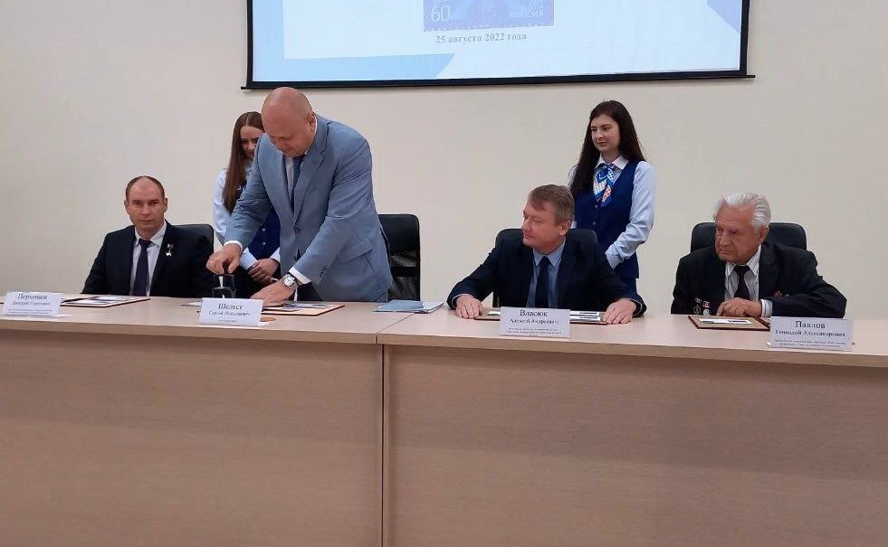 Дмитрий Перминов принял участие в церемонии гашения марки «Город трудовой доблести»