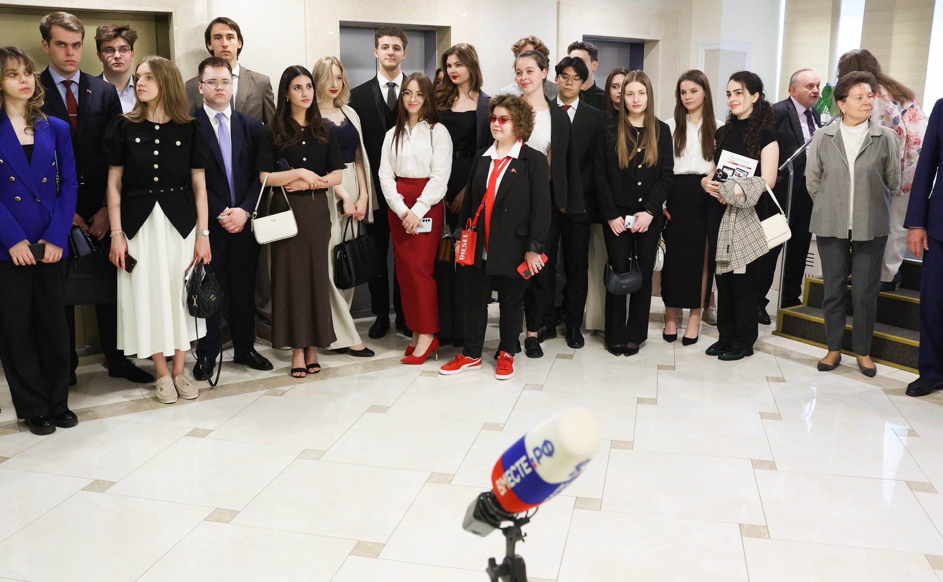 Открытие выставки «Новая реальность глазами юных строителей будущей России»