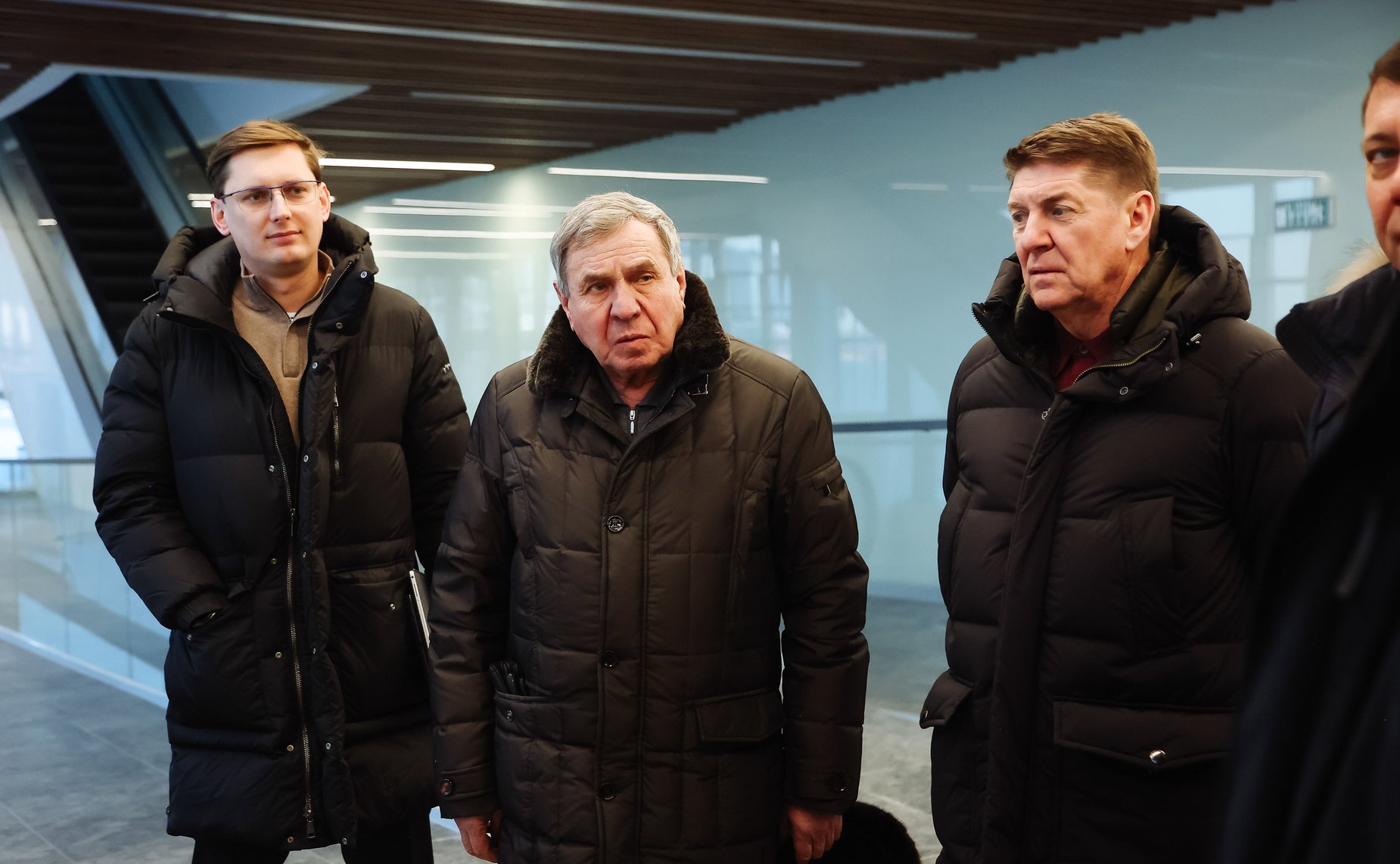 Сенаторы Российской Федерации провели осмотр вводимого в эксплуатацию нового терминала аэропорта «Игнатьево» и ознакомились с проектом реконструкции аэропортового комплекса