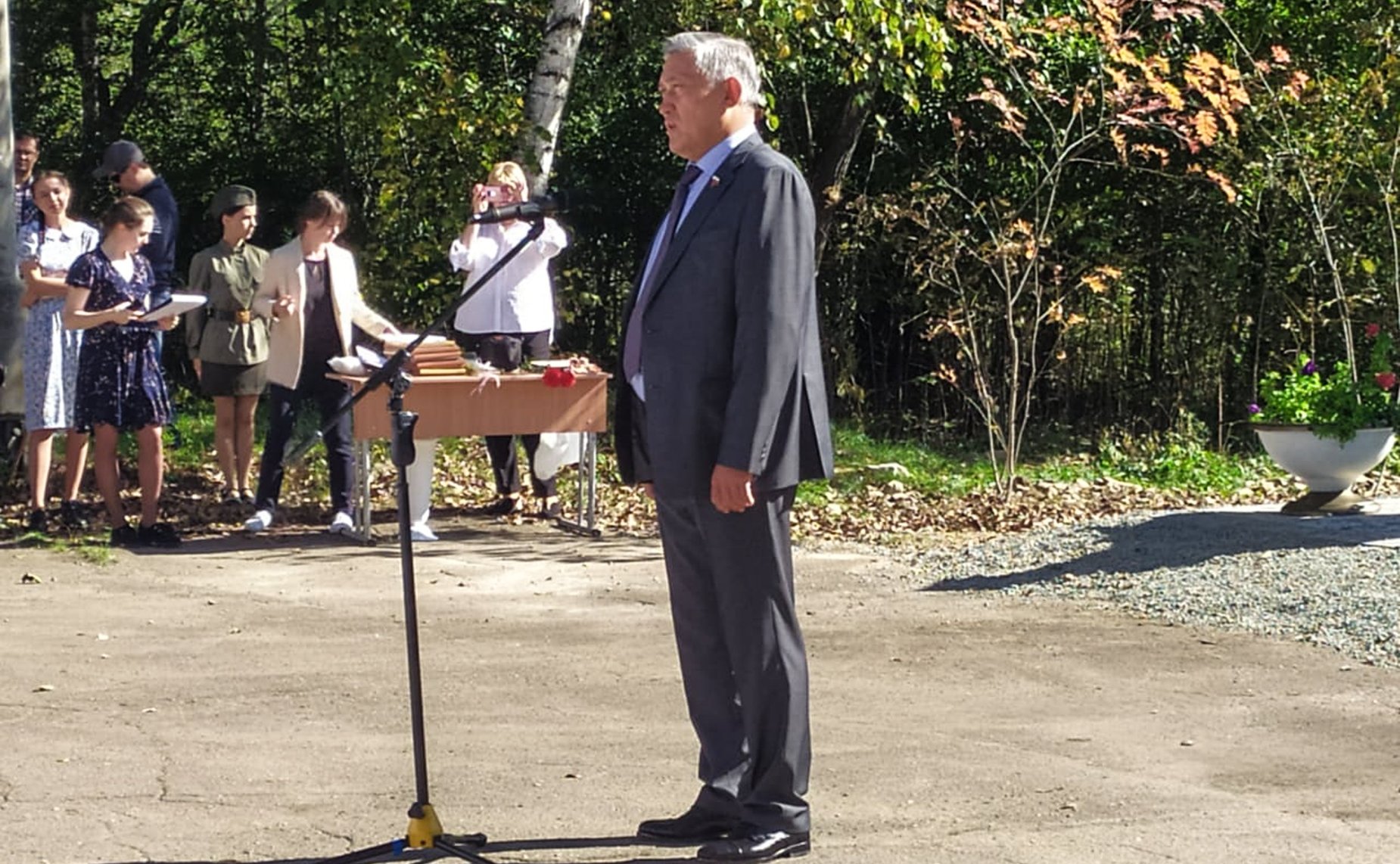 Юрий Валяев принял участие в торжественной церемонии открытия памятника «Фронтовой медсестре»