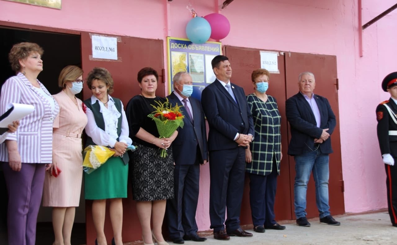 Виктор Смирнов в День знаний посетил школу № 1 г. Кинешмы и принял участие в открытии зала кадетской славы