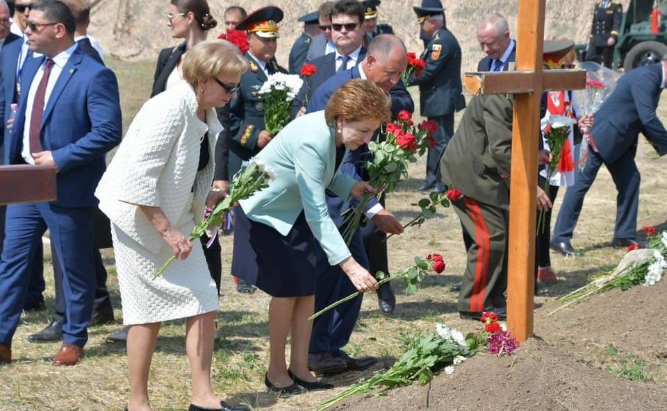 Делегация Совета Федерации во главе с Галиной Кареловой приняла участие в торжественных мероприятиях, посвященных 75-й годовщине освобождения Кишинева от фашизма