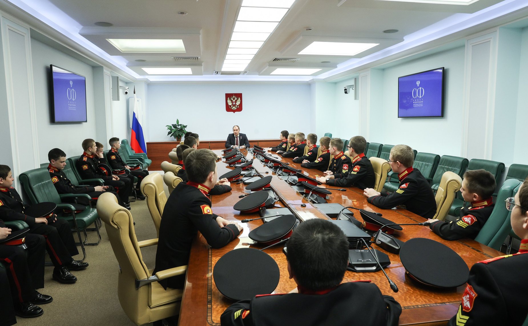 Встреча сенатора РФ Дмитрия Перминова с учащимися Суворовского училища