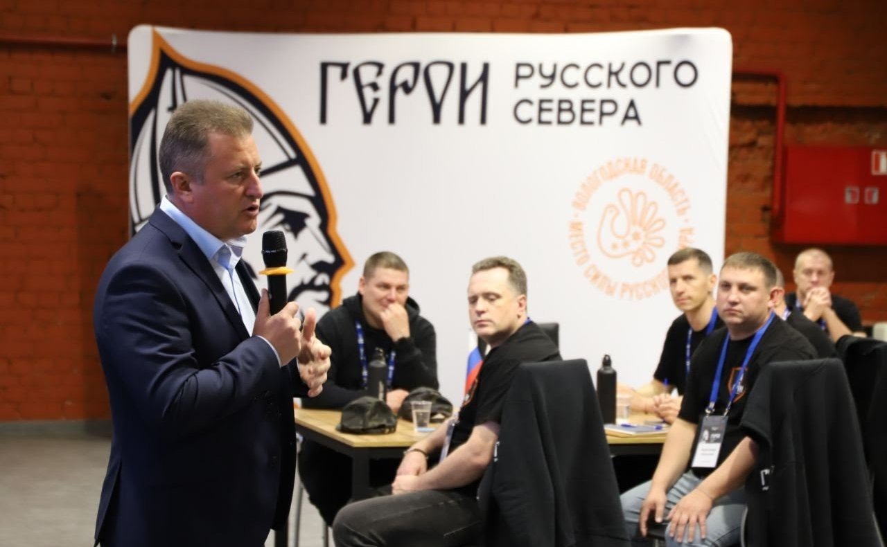 Евгений Богомазов встретился с участниками региональной программы «Герои Русского Севера» и выступил с лекцией на тему «Великая Победа, как объект фальсификации»