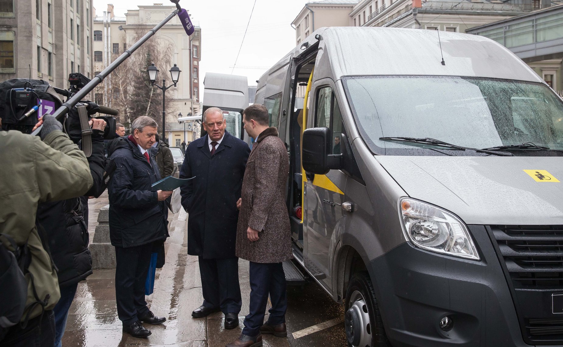 Презентация мобильных медицинских и торгово-бытовых комплексов для использования в сельской местности