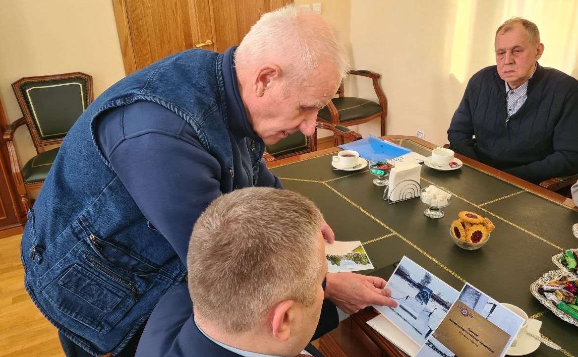 Денис Гусев встретился с ветеранами Нарьян-Марского морского торгового порта