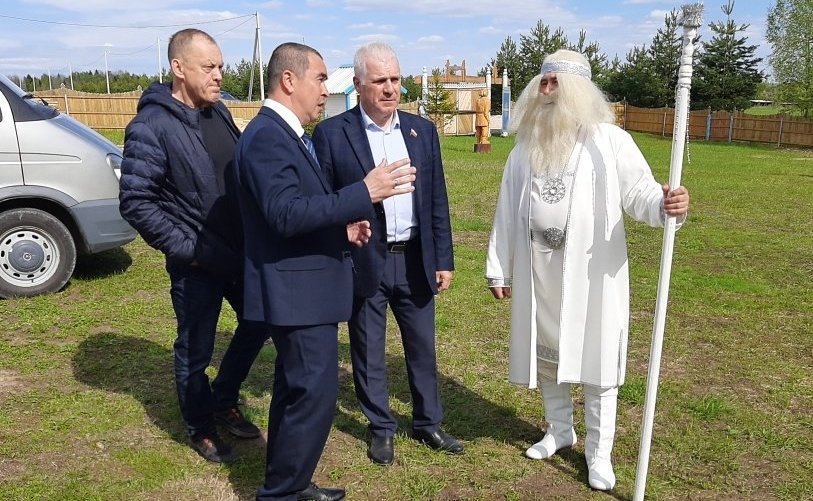 Сергей Мартынов посетил резиденцию Йӱштӧ кугыза, марийского Деда Мороза