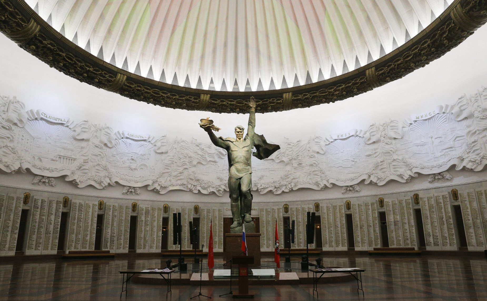 Финалисты конкурса «Мы помним! Мы гордимся!», организованного Владимиром Полетаевым, посетили Москву