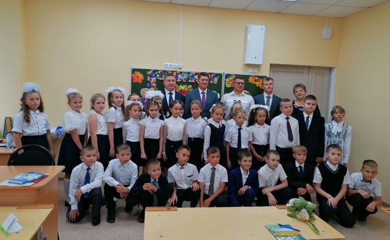 Андрей Шевченко провел первый открытый урок для школьников Шарлыкской общеобразовательной школы № 2