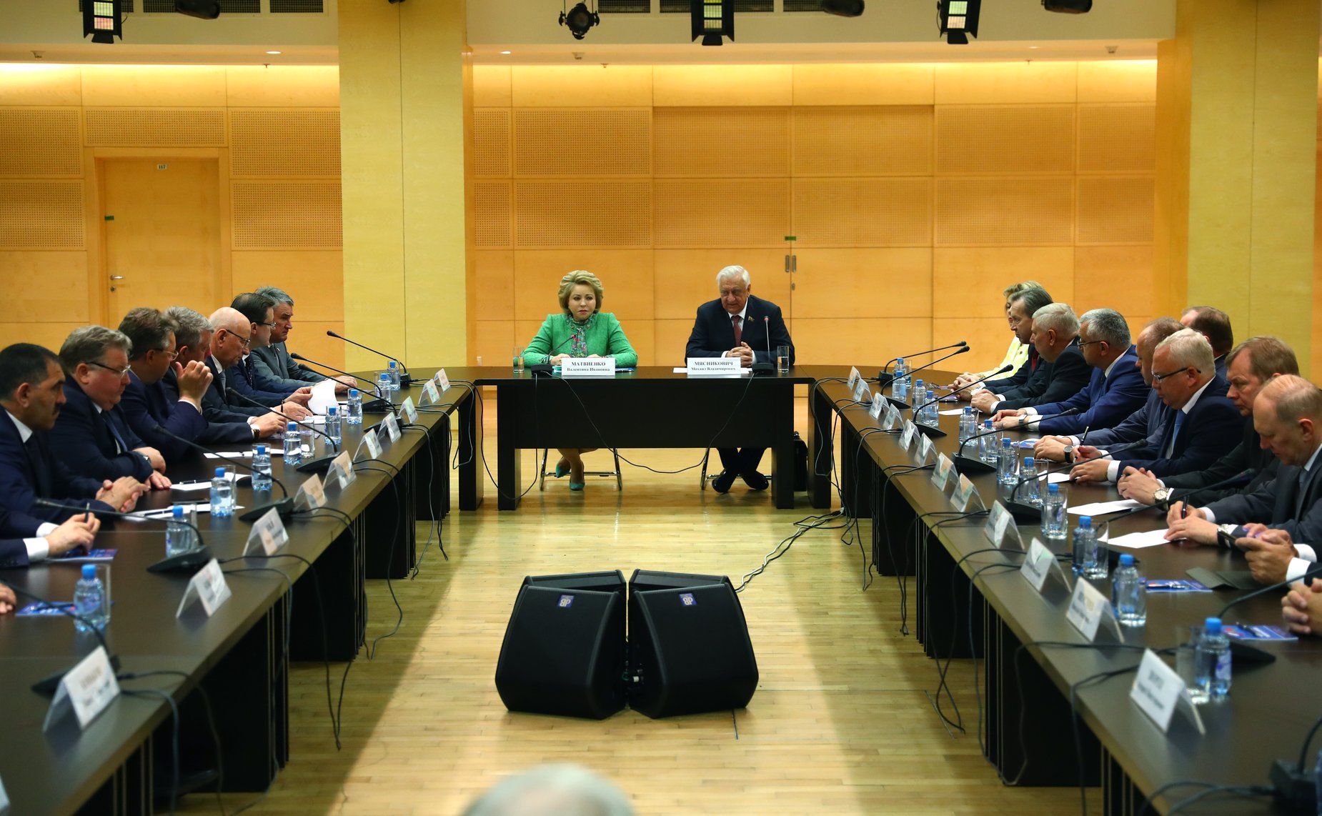 Председатель Совета Федерации В. Матвиенко и Председатель Совета Республики Национального собрания Республики Беларусь М. Мясникович провели встречу с главами регионов Российской Федерации и Республики Беларусь