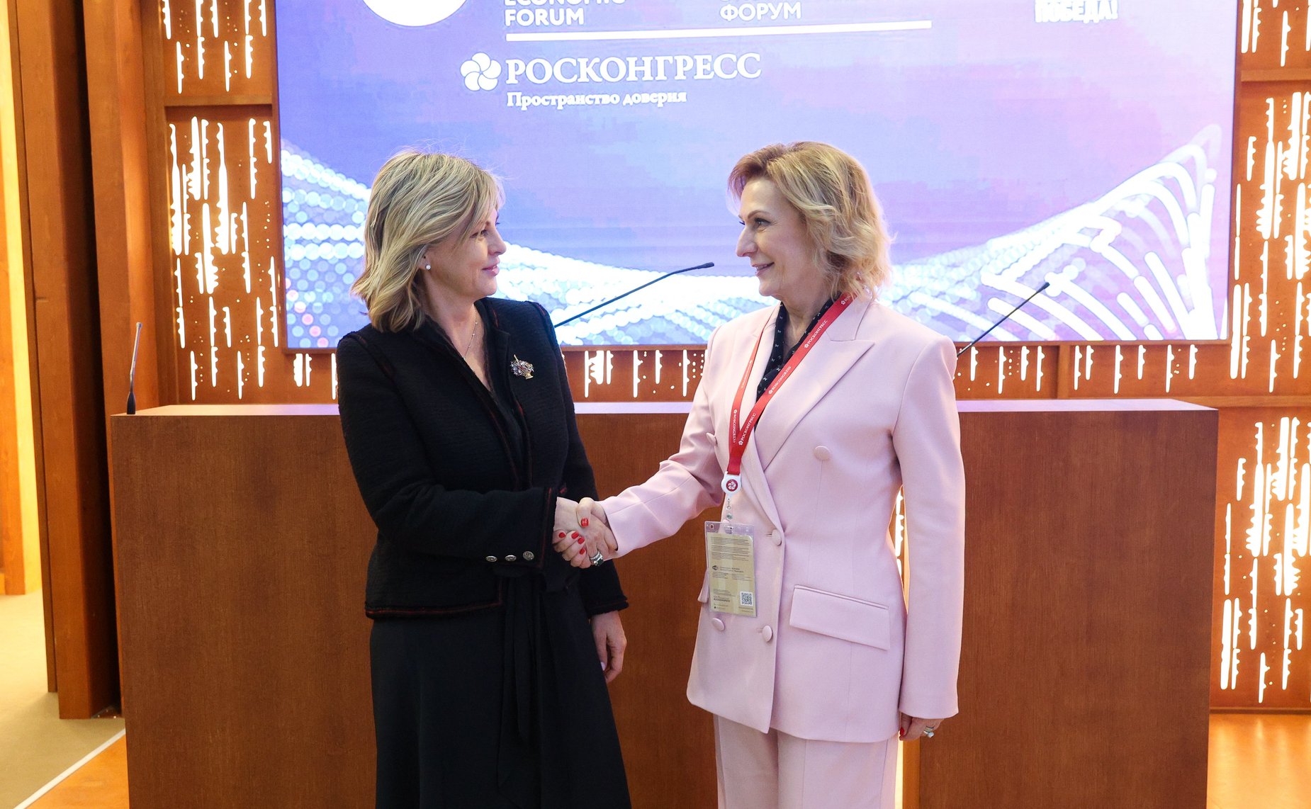 ПМЭФ’25. Подписание соглашений между Комиссией СФ по развитию креативных (творческих) индустрий и народных художественных промыслов в РФ, а также Советом по социальным инновациям СФ и Фондом содействия социальному развитию «Инносоциум»