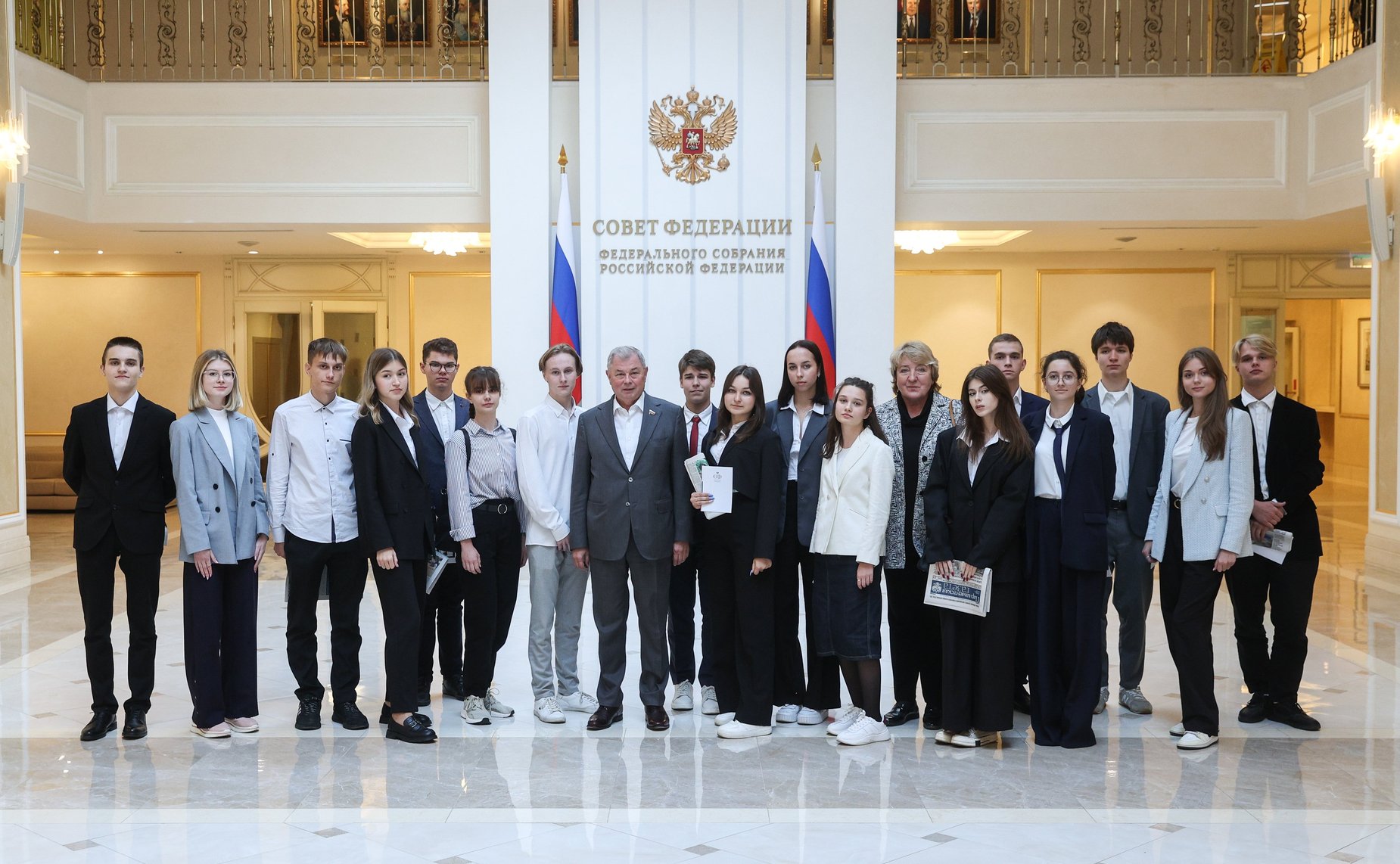 Встреча председателя Комитета по бюджету и финансовым рынкам Анатолия Артамонова с учащимися МБОУ Лицей №9 им. К.Э. Циолковского Калужской области