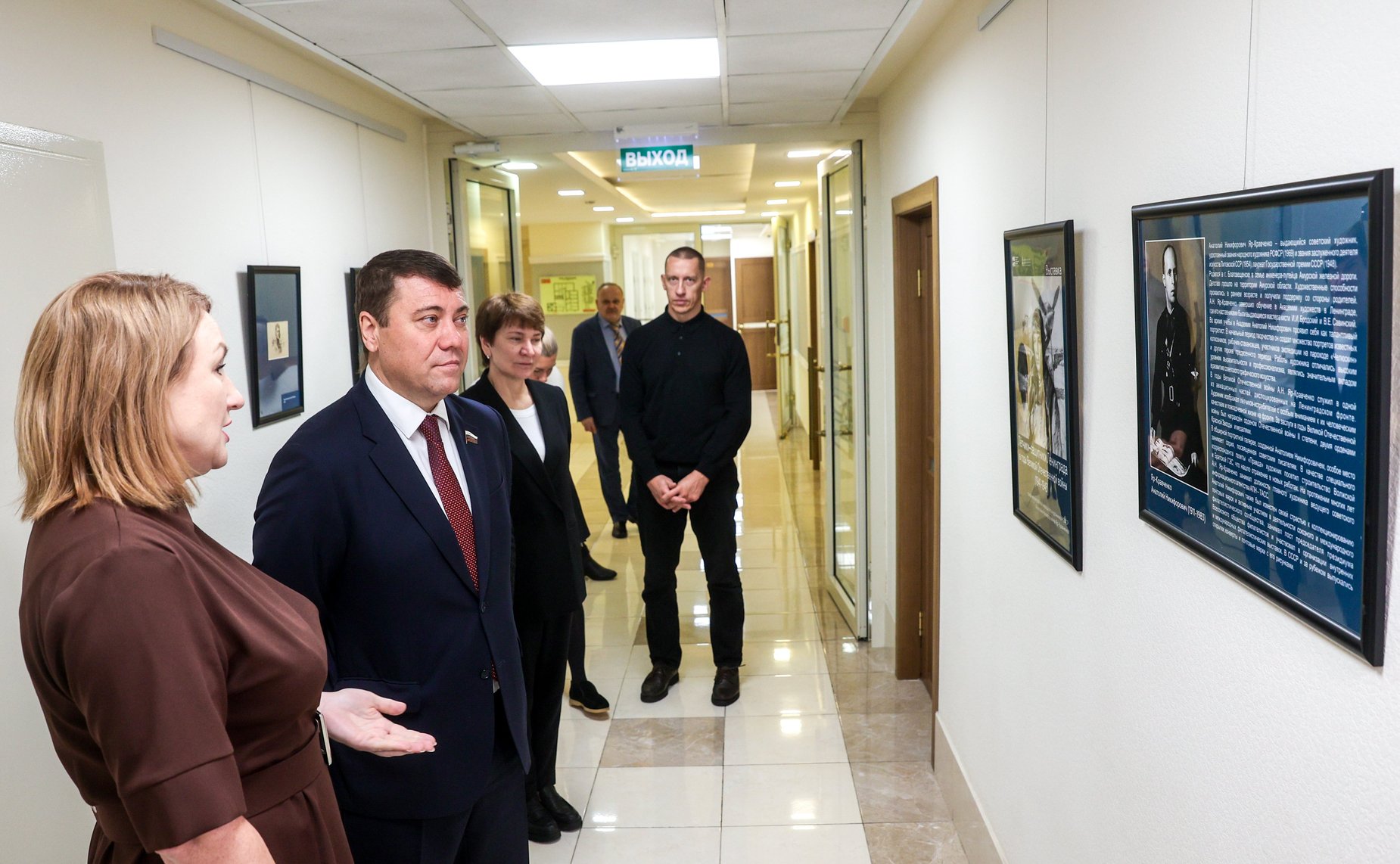 В Совете Федерации состоялось открытие выставки графических работ Яр-Кравченко «Лётчики — защитники в годы ВОВ»