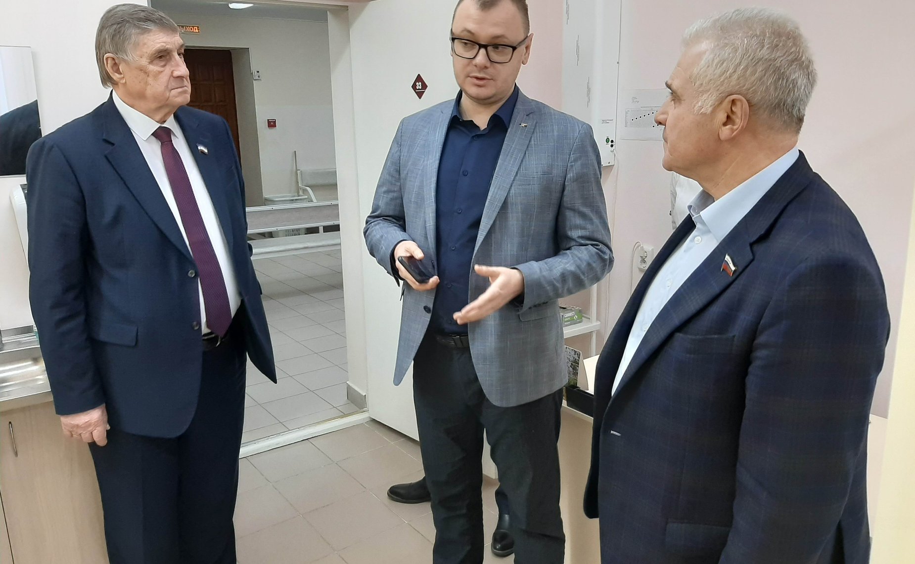 Сергей Мартынов в ходе поездки в регион посетил Республиканский клинический госпиталь ветеранов войн