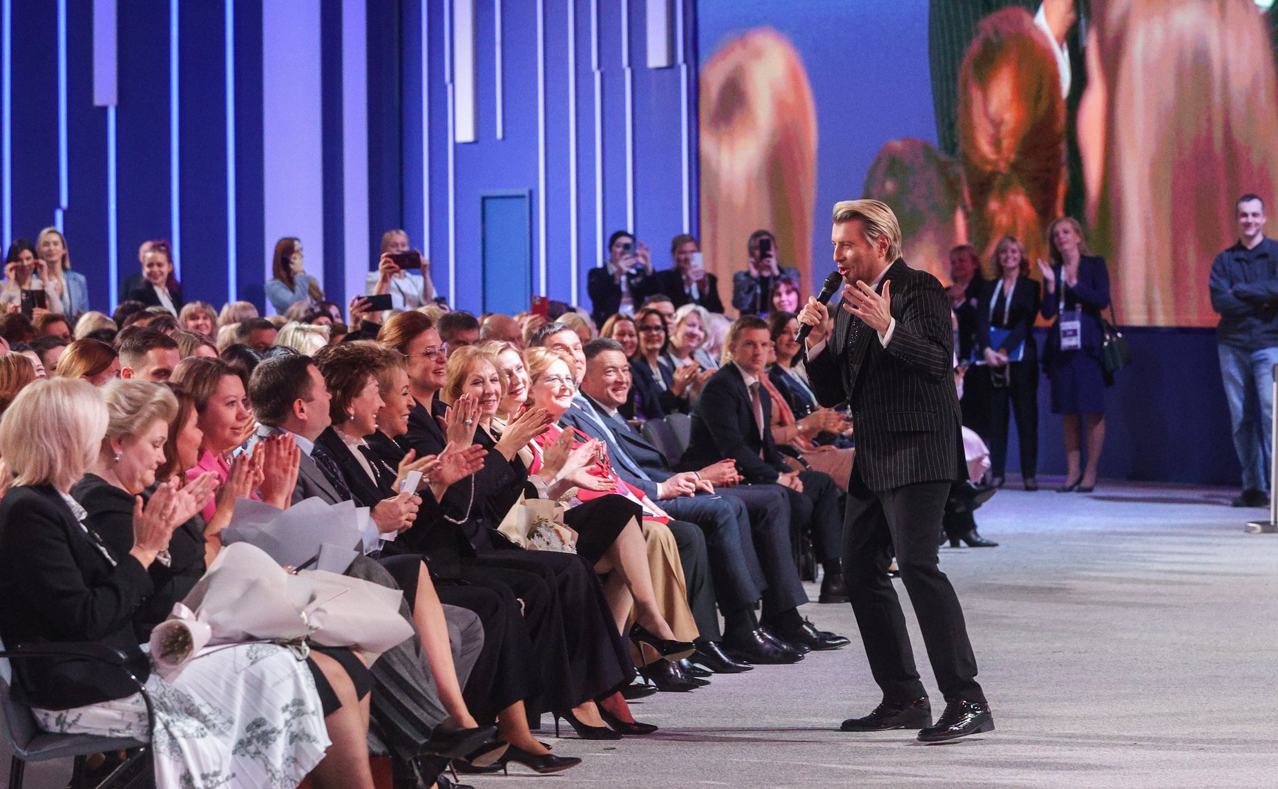 В рамках Всероссийского женского форума «Женщины: сохраняем традиции – развиваем Россию» состоялась Торжественная церемония награждения лауреатов премии «По зову женского сердца»